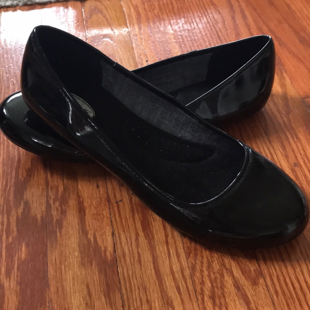 Women’s patent leather flats